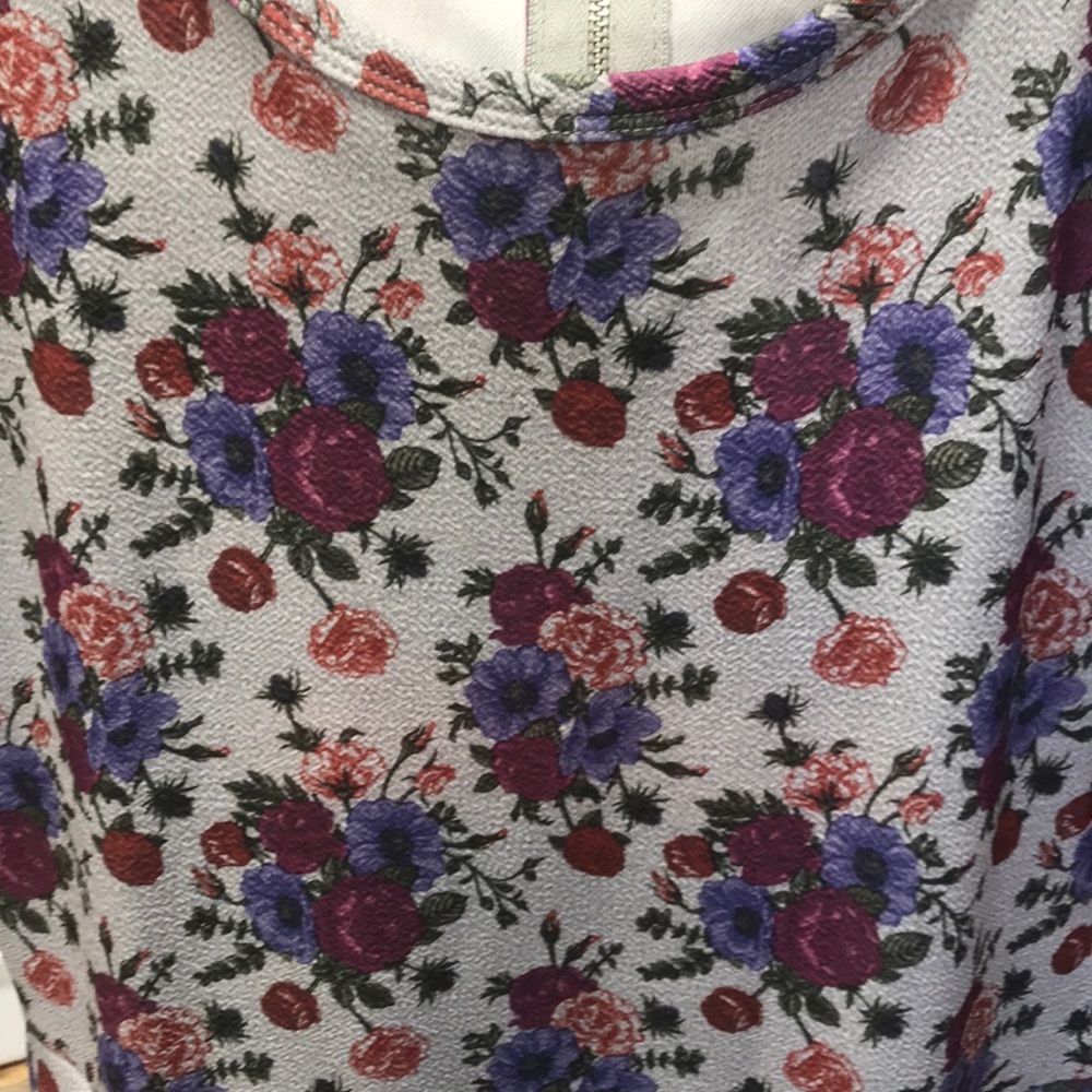 NWT Amelia LuLaRoe Large
